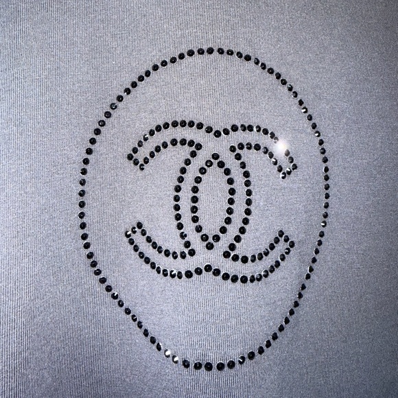 Chanel women’s tee uniform - Picture 2 of 2